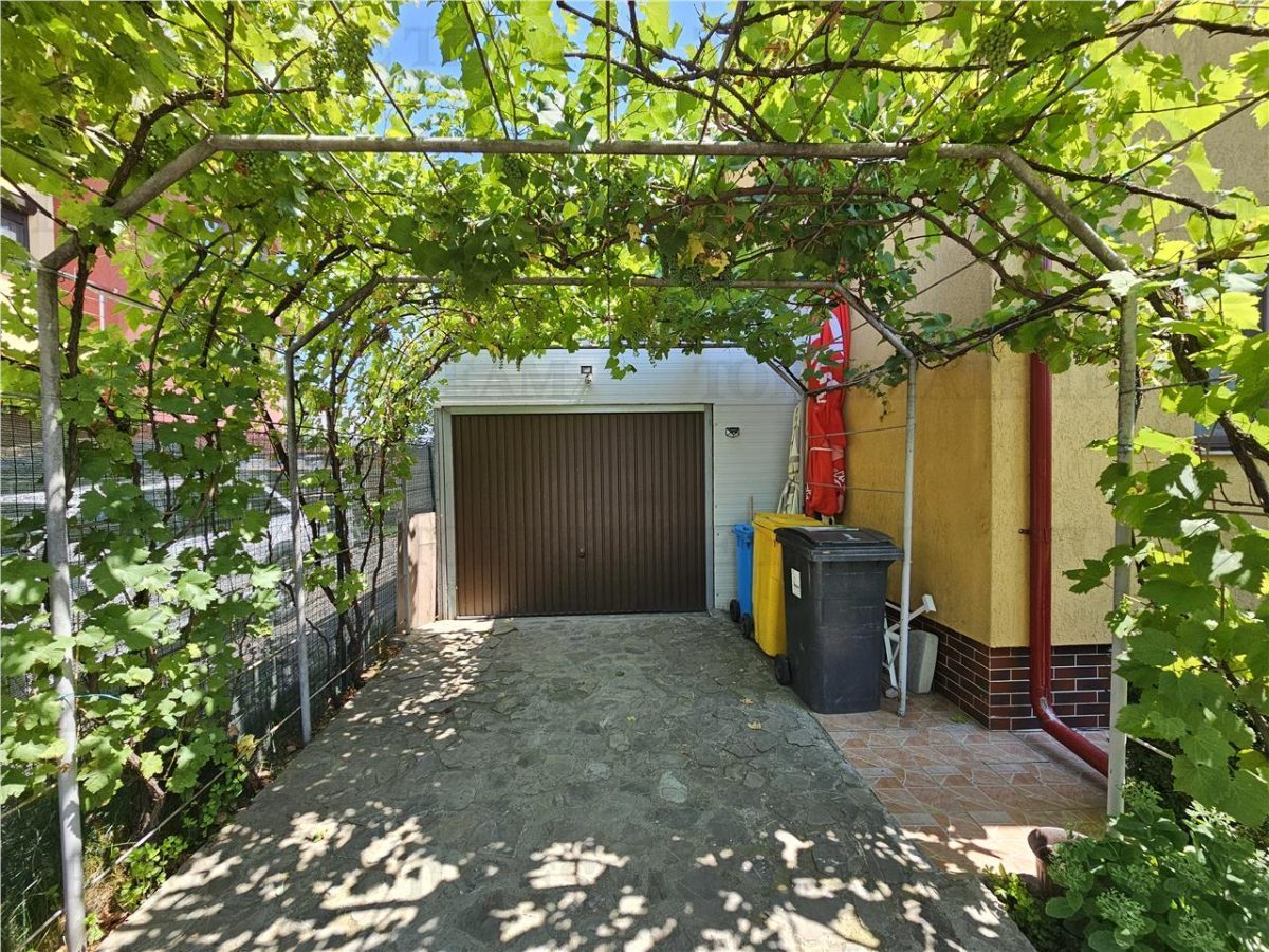 Vila lux 5 camere cu gradina superba centru Domnesti - foto 4