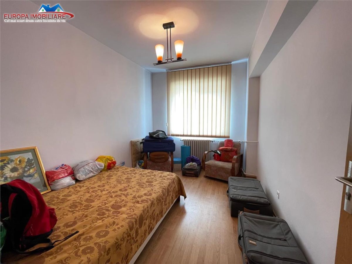 Apartament 3 camere de vanzare zona Ultracentrala Tulcea - foto 3