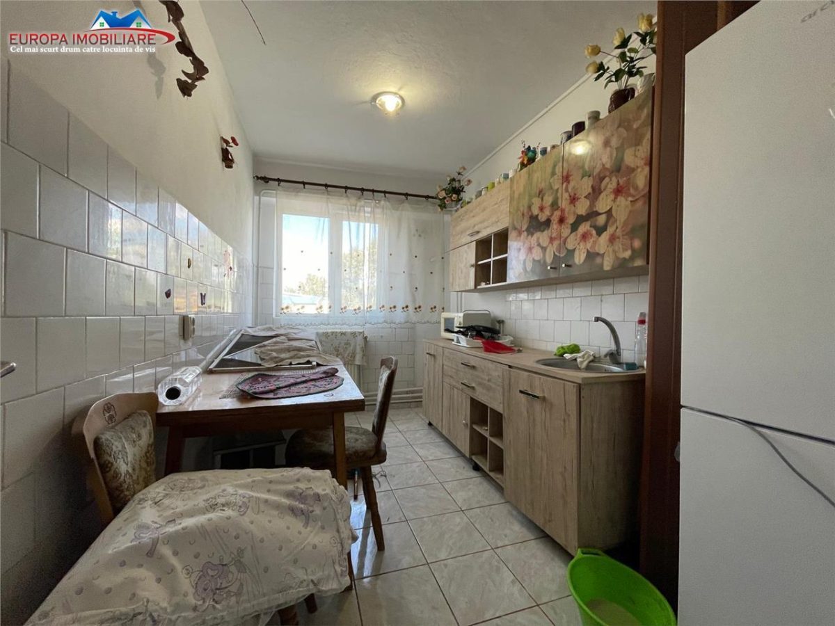Apartament cu 4 camere de vanzare zona Vest -Tulcea - foto 2