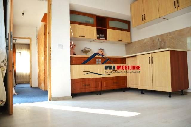 Vanzare Casa batraneasca in Targoviste - Exterior nord, Laculete. - 