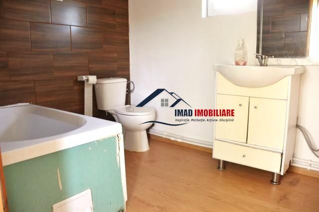 Vanzare Casa batraneasca in Targoviste - Exterior nord, Laculete. - foto 5