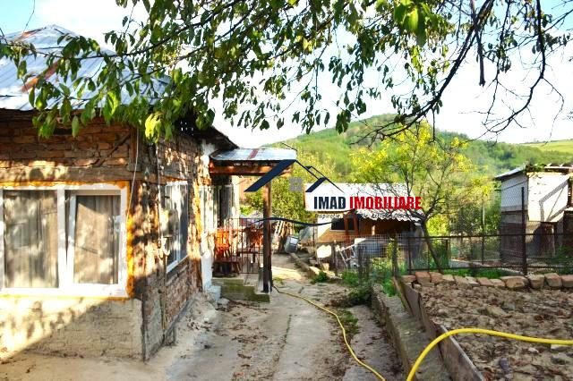 Vanzare Casa batraneasca in Targoviste - Exterior nord, Laculete. - foto 7