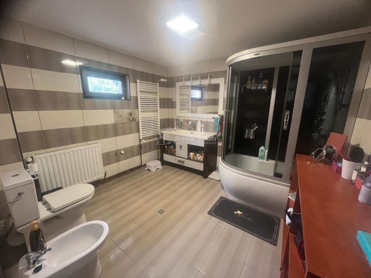 Caransebes, Casa la Cheie P+E+M, Zona ACR - foto 14