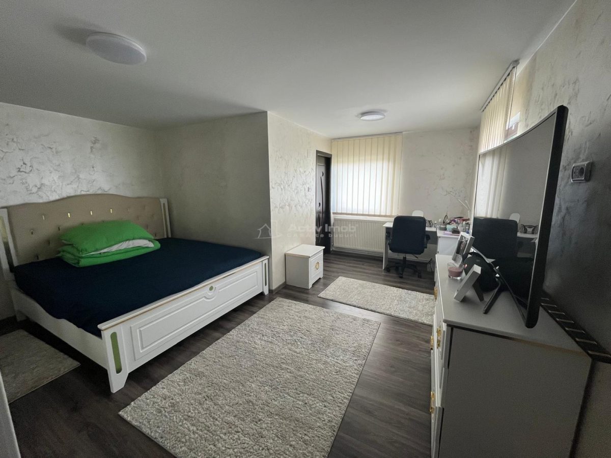 Caransebes, Casa la Cheie P+E+M, Zona ACR - foto 9