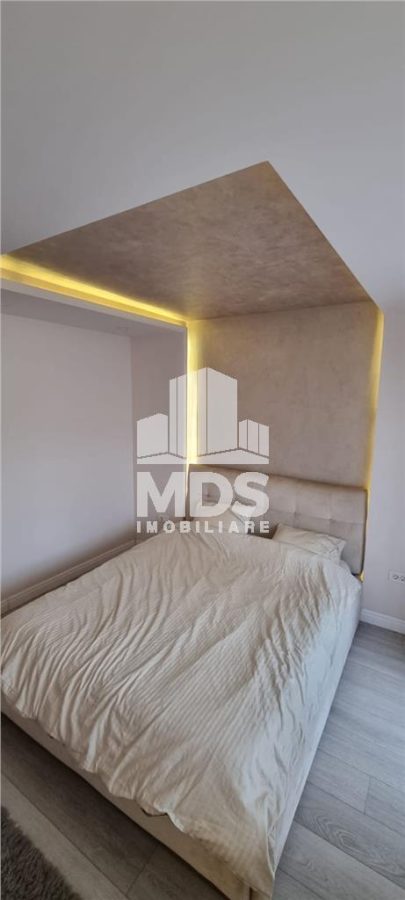 Decomandat cu 2 băi la etajul 3 - foto 2