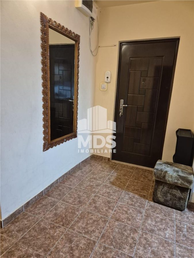 Decomandat cu 2 băi la etajul 3 - foto 3