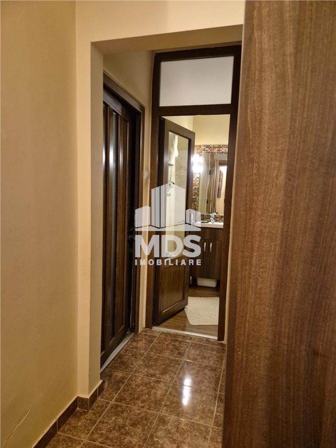 Decomandat cu 2 băi la etajul 3 - foto 7