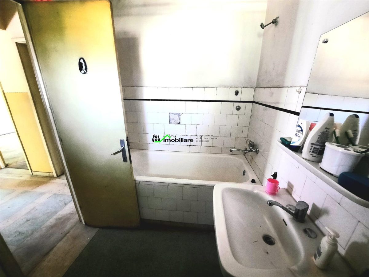 VILA CENTRAL S+P+1E - foto 12