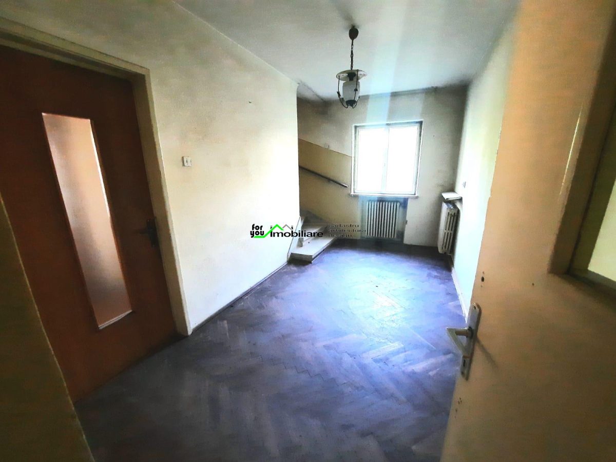 VILA CENTRAL S+P+1E - foto 7