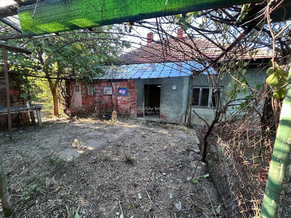 Bocsa Romana, 2 Corpuri de cladire cu Teren de 555 mp. si garaj, la sosea - foto 6