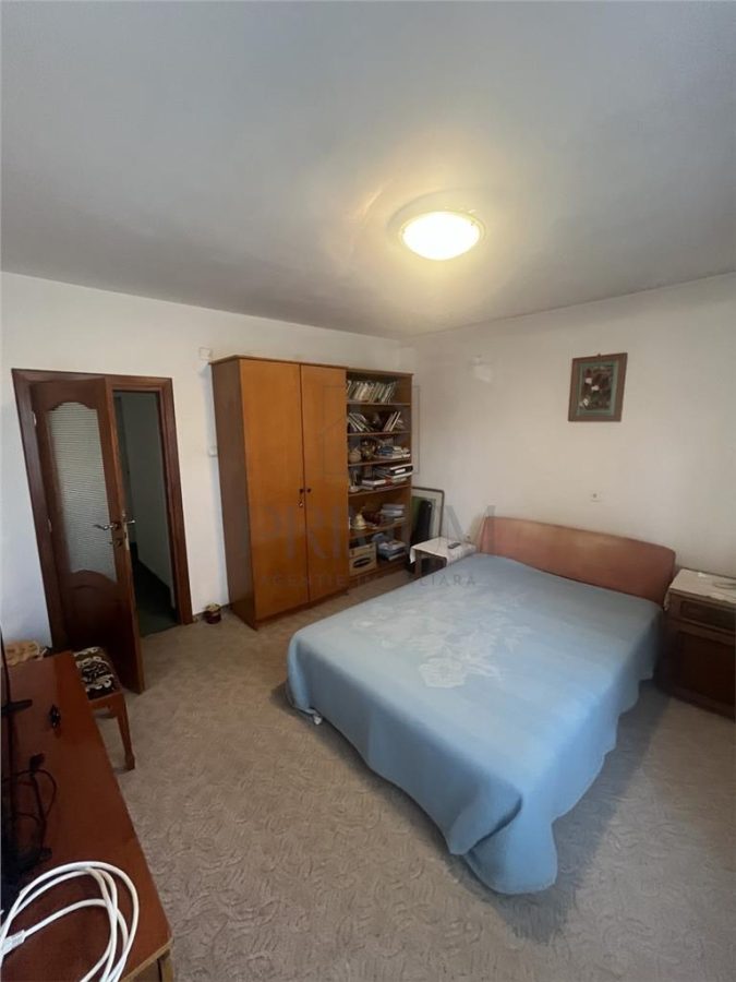 LIPOVEI - Vila INDIVIDUALA - P+2 - 8 cam - 4 bai - curte -GRADINA - PIVNITA -toate utilitatile- - 