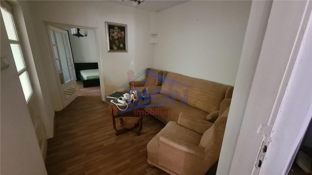 In Calarasi  - Central -Casa si teren  pe strada Grivita - foto 3