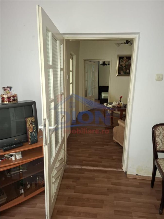 In Calarasi  - Central -Casa si teren  pe strada Grivita - foto 4