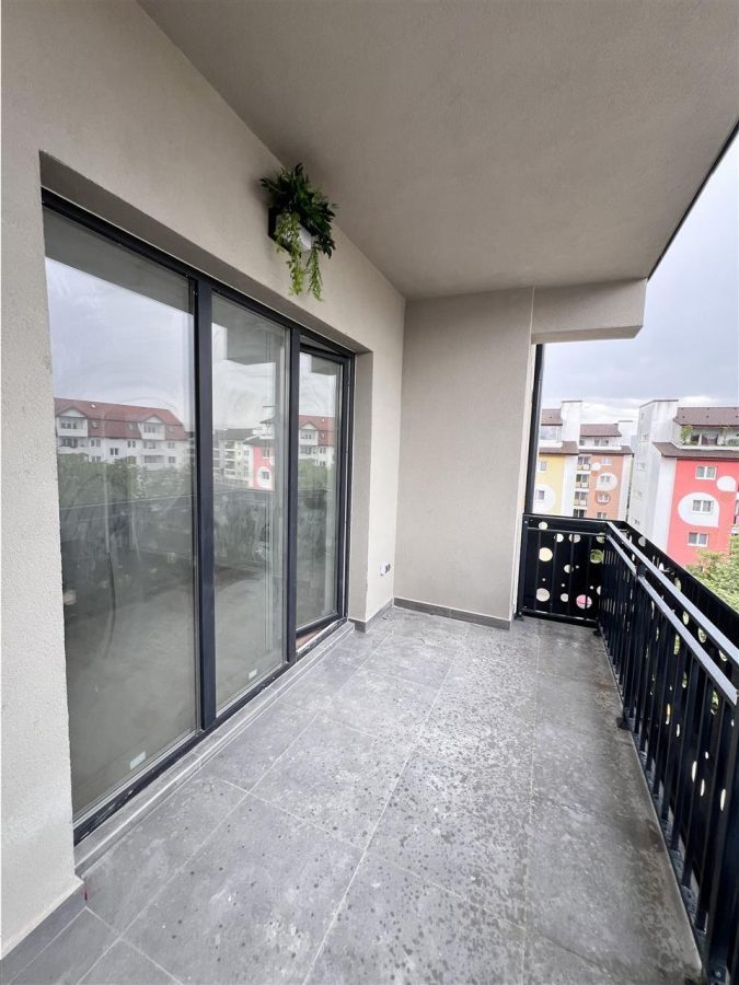 Apartament cu 3 camere 2 bai si 2 balcoane zona Rahovei Sibiu - foto 11