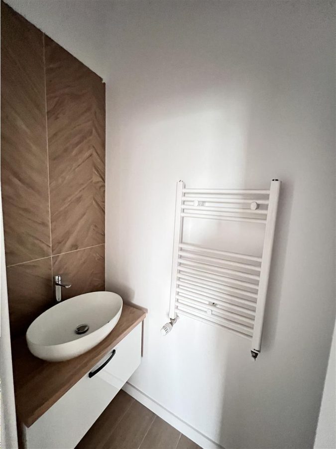 Apartament cu 3 camere 2 bai si 2 balcoane zona Rahovei Sibiu - foto 15