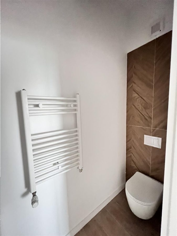 Apartament cu 3 camere 2 bai si 2 balcoane zona Rahovei Sibiu - foto 16