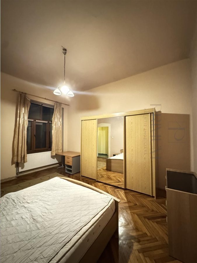 MEDICINA - 2 CAMERE - DECOMANDAT - SPATIOS - ETAJ 1 - CLADIRE ISTORICA - 