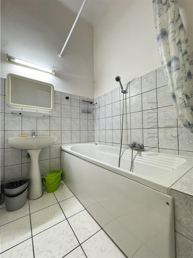 MEDICINA - 2 CAMERE - DECOMANDAT - SPATIOS - ETAJ 1 - CLADIRE ISTORICA - foto 6