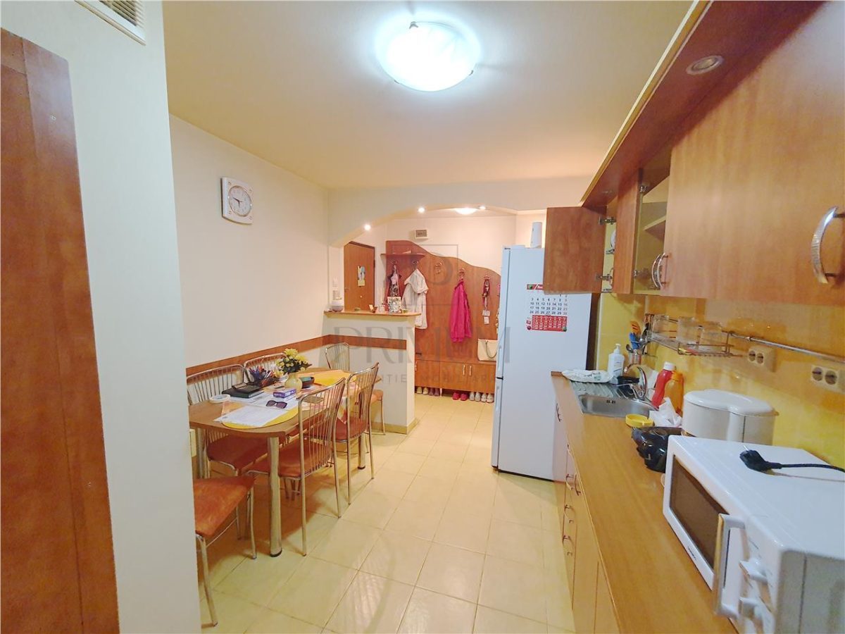 SOARELUI - 3 CAM - 2 BAI - SPATIOS -  CENTRALA PROPRIE - ETAJ INTERMEDIAR - ZONA EXCELENTA - foto 9