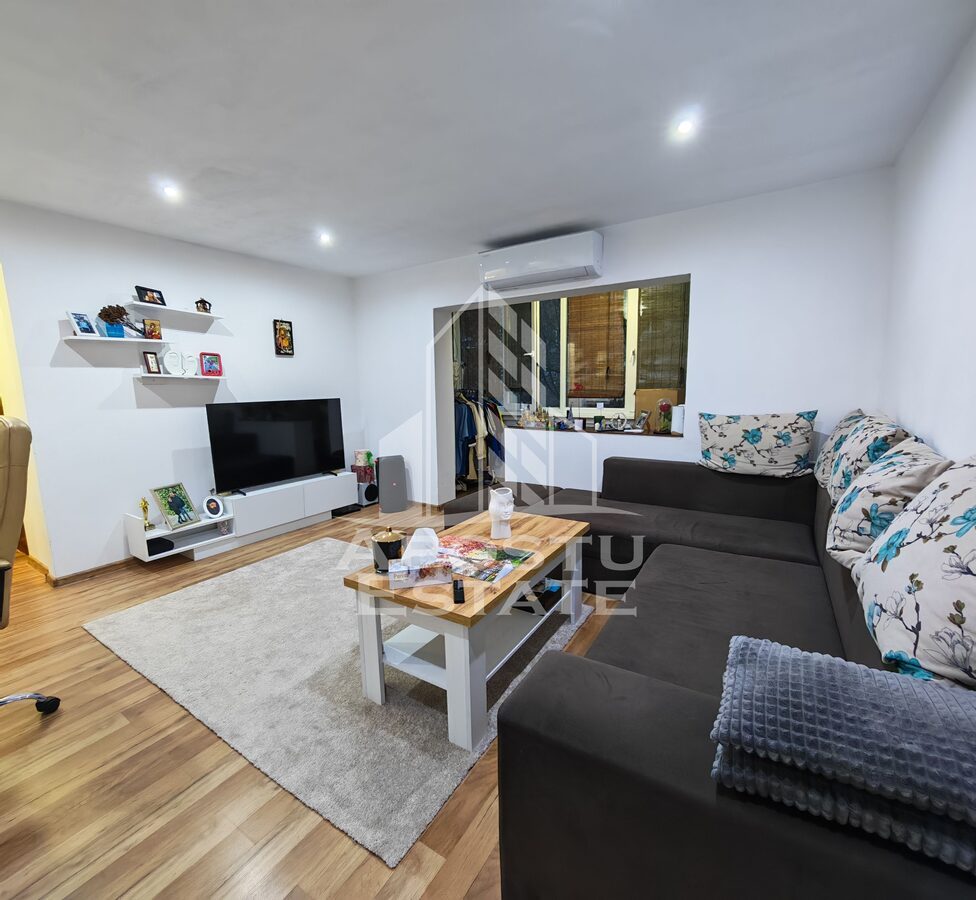 Apartament de vanzare cu 3 camere, 2 bai, etajul 2, zona Lipovei - 