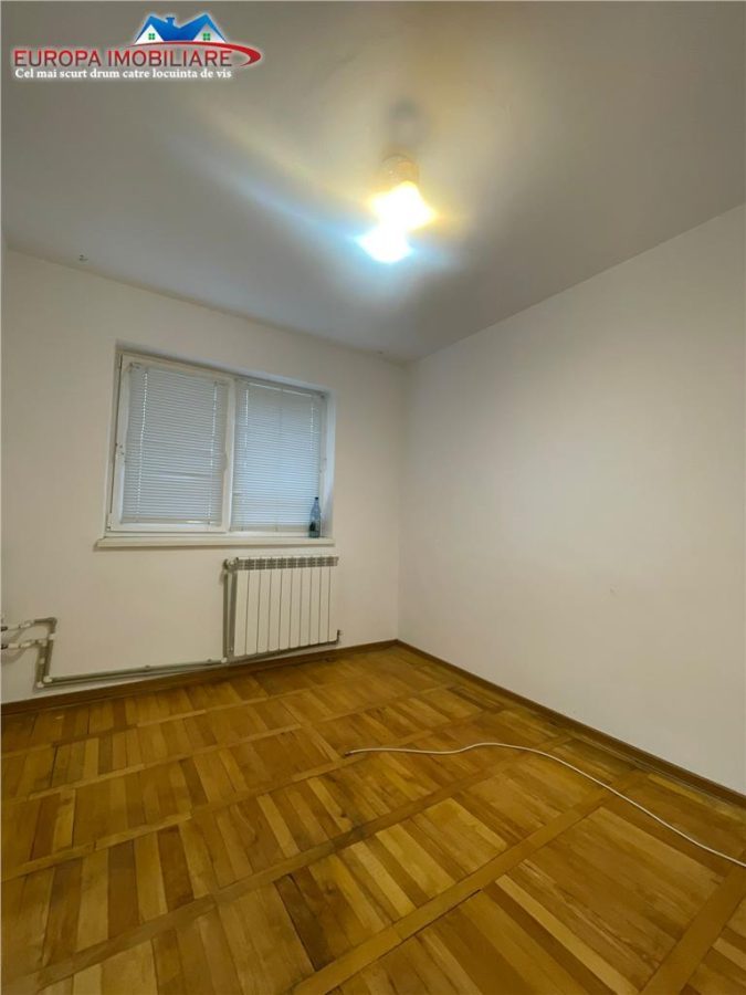 Apartament 4 camere de vanzare zona Alunisului -Tulcea - foto 4