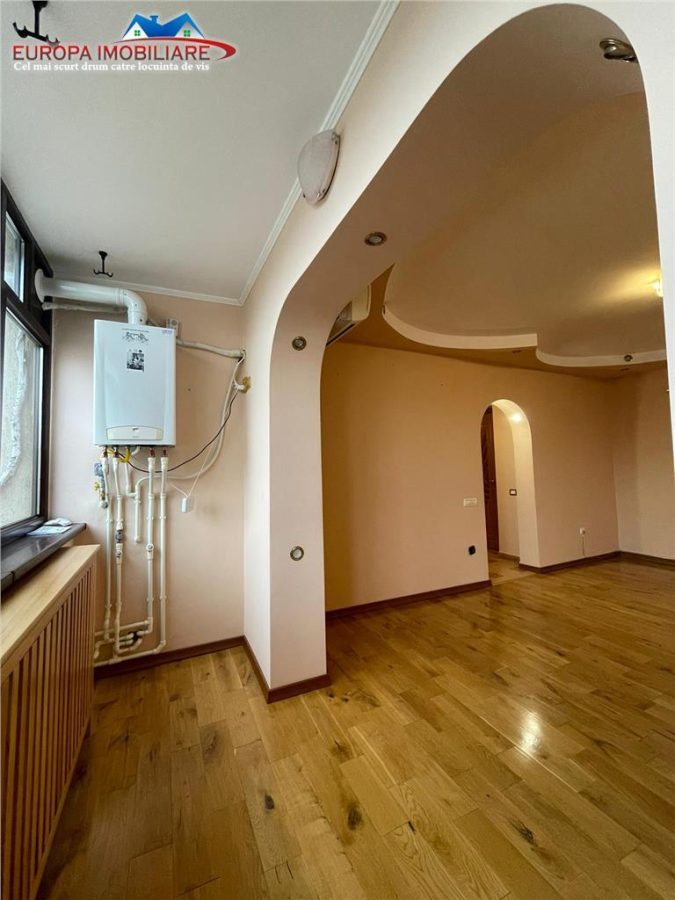 Apartament 3 camere de vanzare zona Vest -Tulcea - 