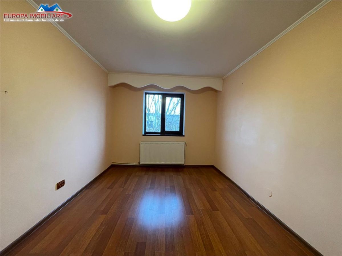 Apartament 3 camere de vanzare zona Vest -Tulcea - foto 3