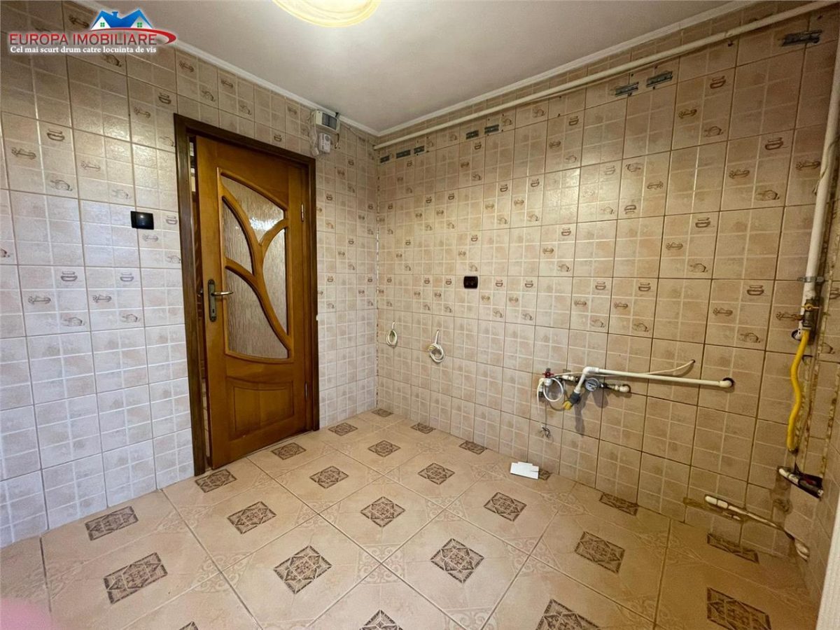 Apartament 3 camere de vanzare zona Vest -Tulcea - foto 7