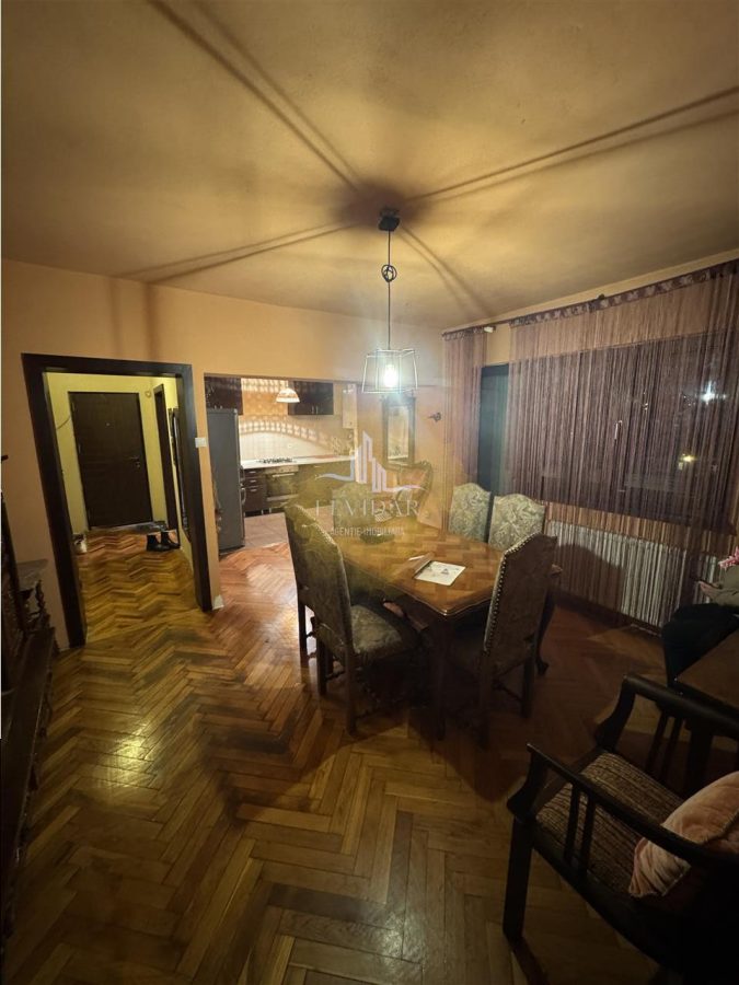 Dacia - 3 camere , Centrala proprie , Etaj 4 - 