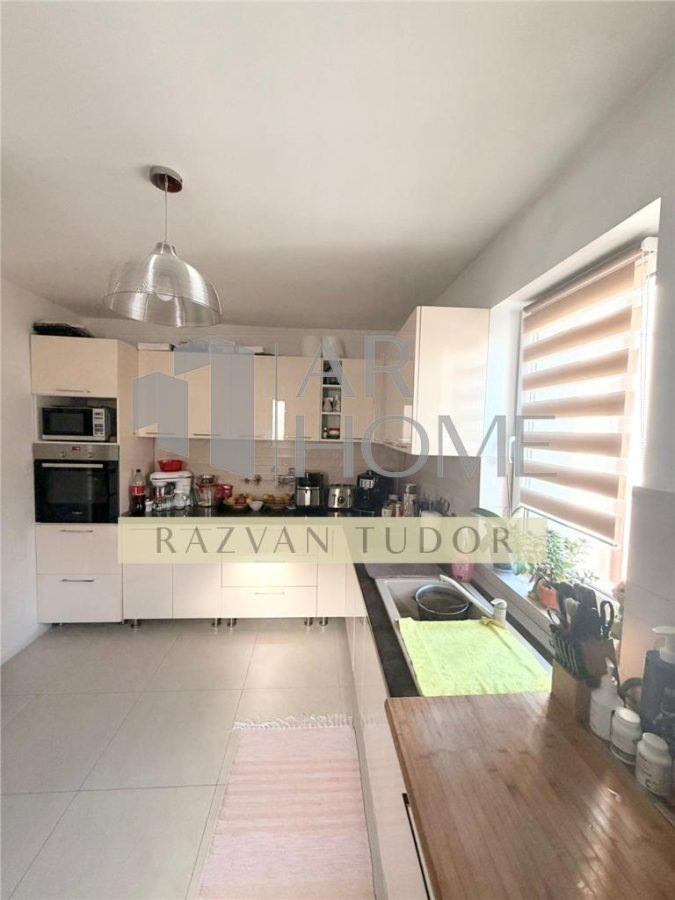 Casa 5 camere lux , cu garaj , beci ,  Ploiesti , ultracentral - foto 7