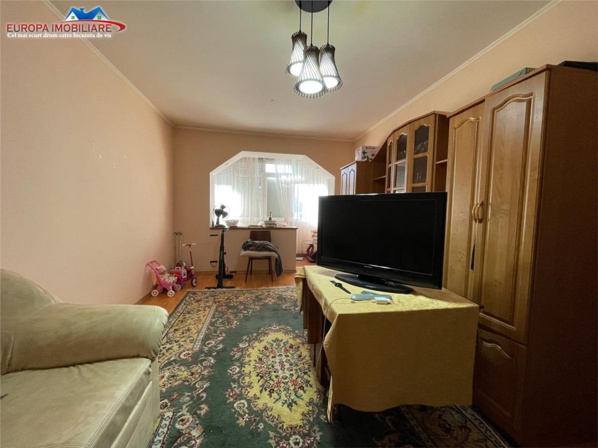 Apartament 3 camere de vanzare zona Spitalului- Tulcea - foto 2