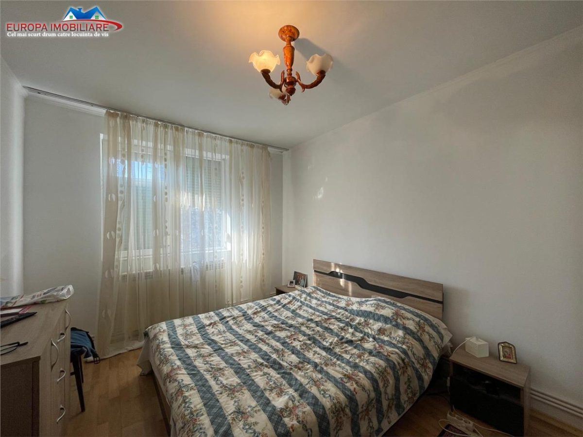Apartament 3 camere de vanzare zona Spitalului- Tulcea - foto 4