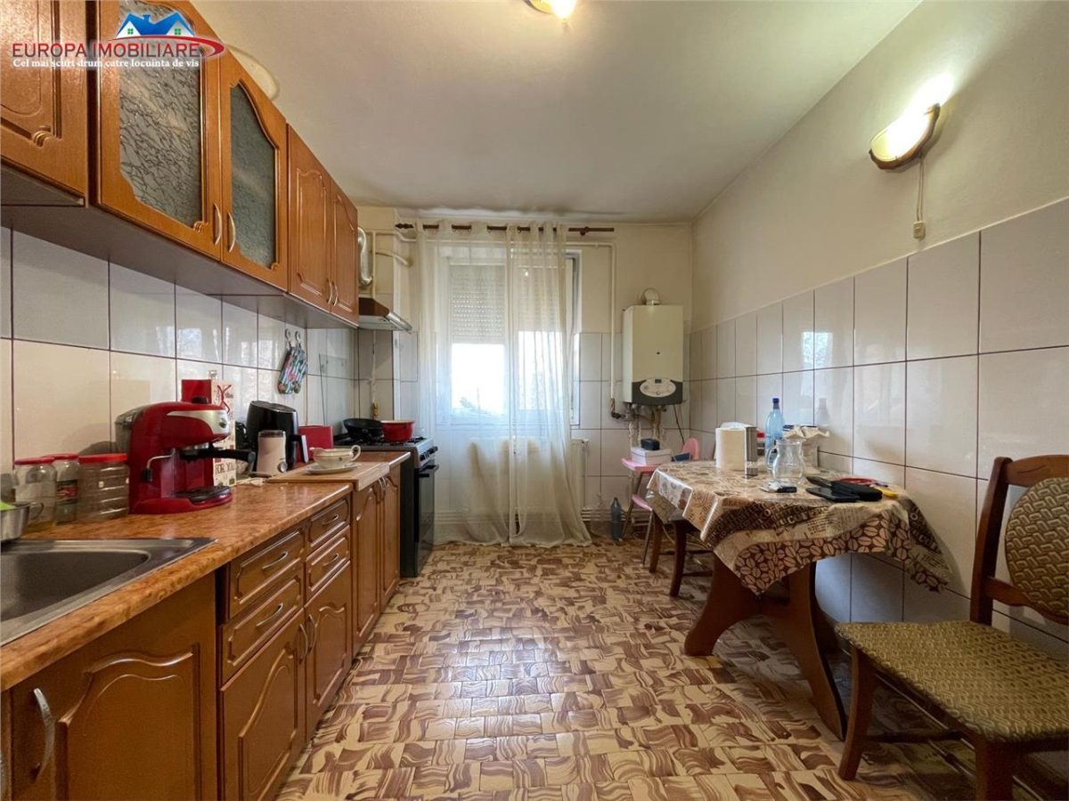 Apartament 3 camere de vanzare zona Spitalului- Tulcea - foto 5