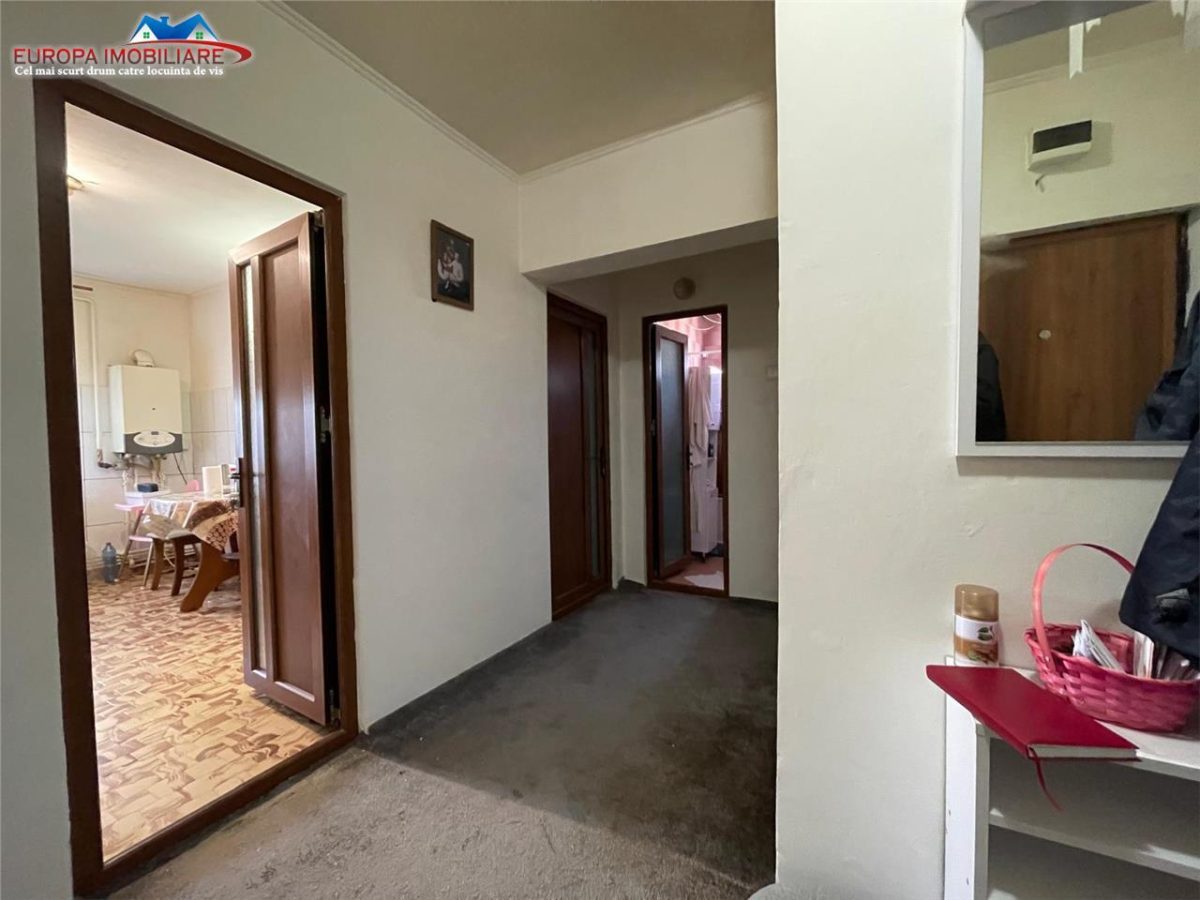 Apartament 3 camere de vanzare zona Spitalului- Tulcea - foto 7