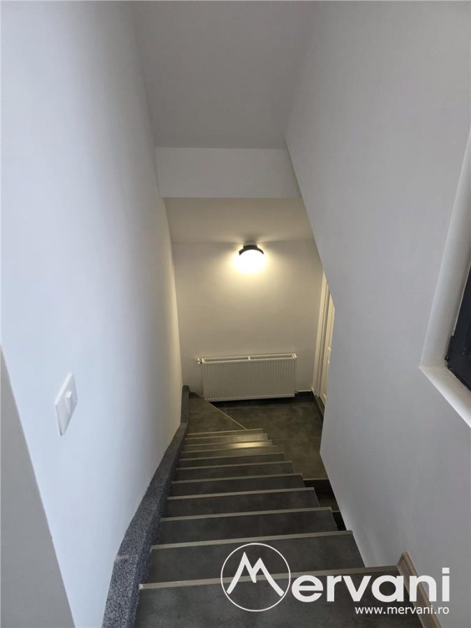 Vila de vanzare cu 6 camere in Sinaia - foto 11