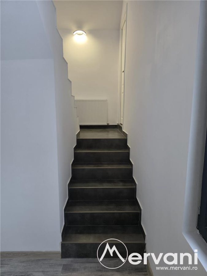 Vila de vanzare cu 6 camere in Sinaia - foto 15