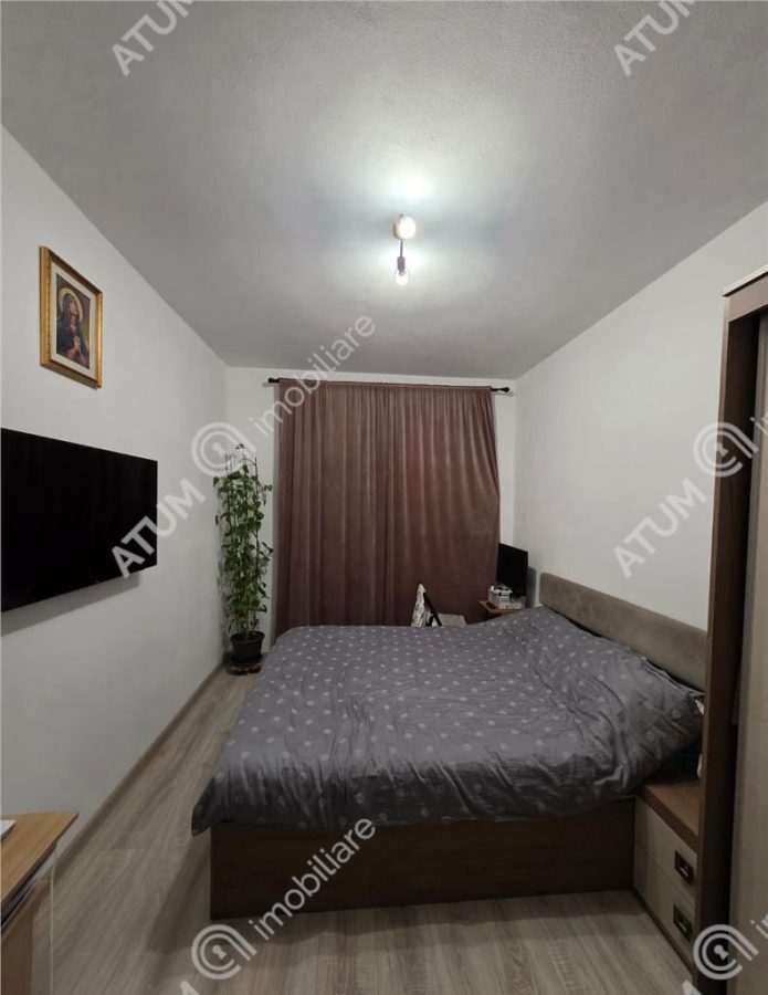 Apartament cu 3 camere decomandate loc privat de parcare zona Selimbar - foto 5