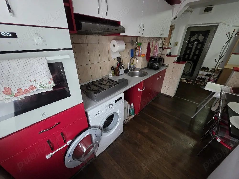 Decomandat, mobilat si utilat la etajul 1 - foto 2