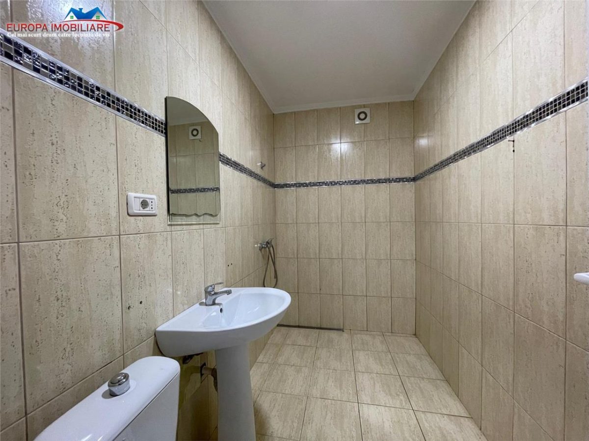 Spatiu comercial de vanzare  Zona E3 - foto 5