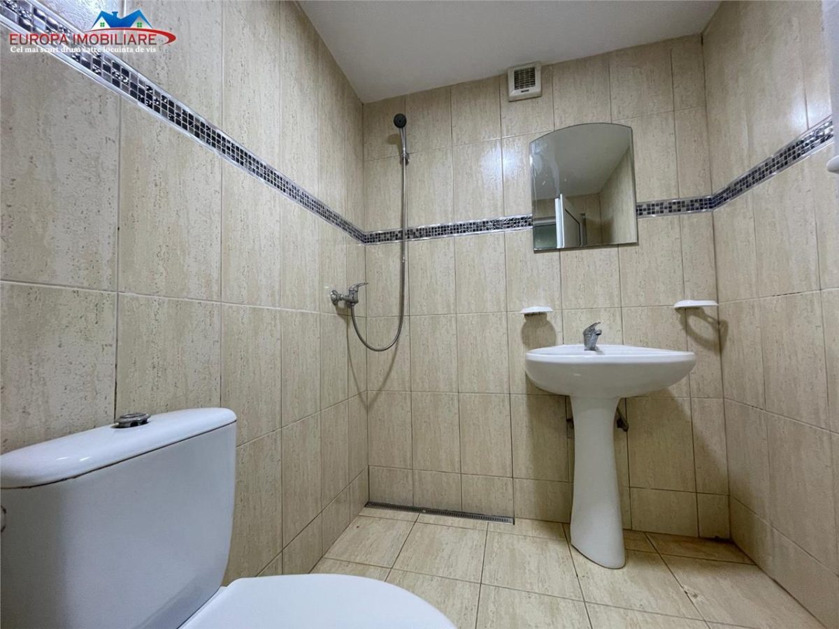 Spatiu comercial de vanzare  Zona E3 - foto 6