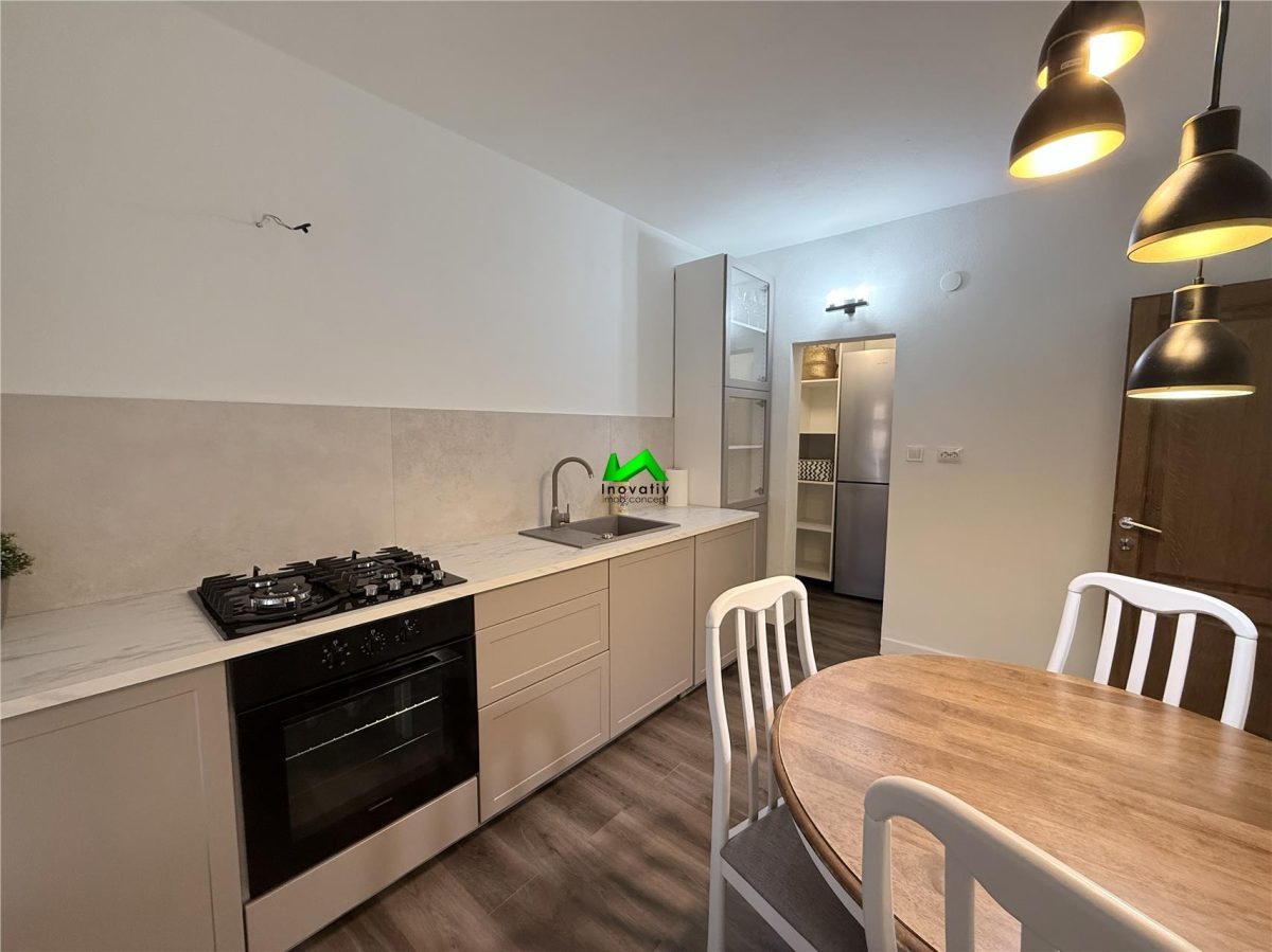 Casa individuala de inchiriat 3 camere Sibiu Central Rennes - 