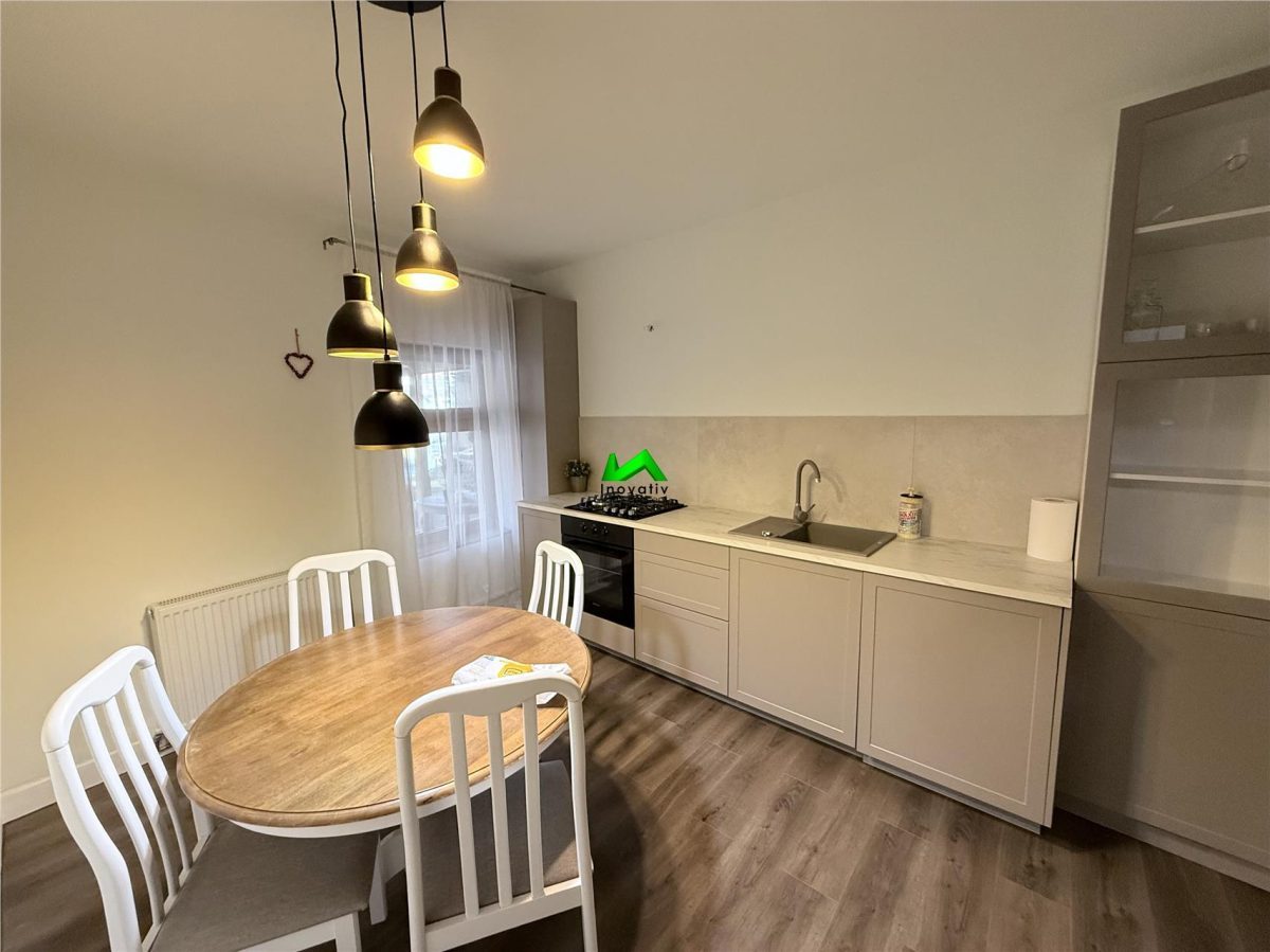 Casa individuala de inchiriat 3 camere Sibiu Central Rennes - foto 2