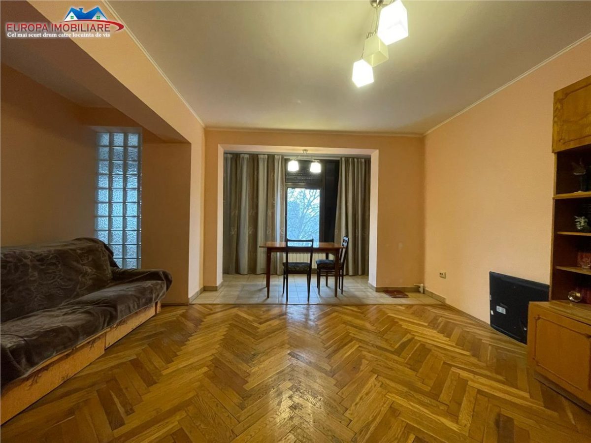 Apartament 3 camere de vanzare zona ultracentrala Tulcea - 
