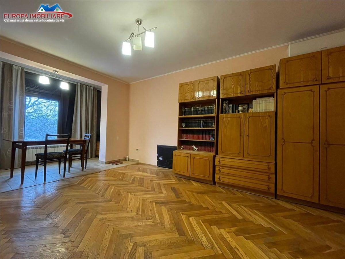 Apartament 3 camere de vanzare zona ultracentrala Tulcea - foto 2