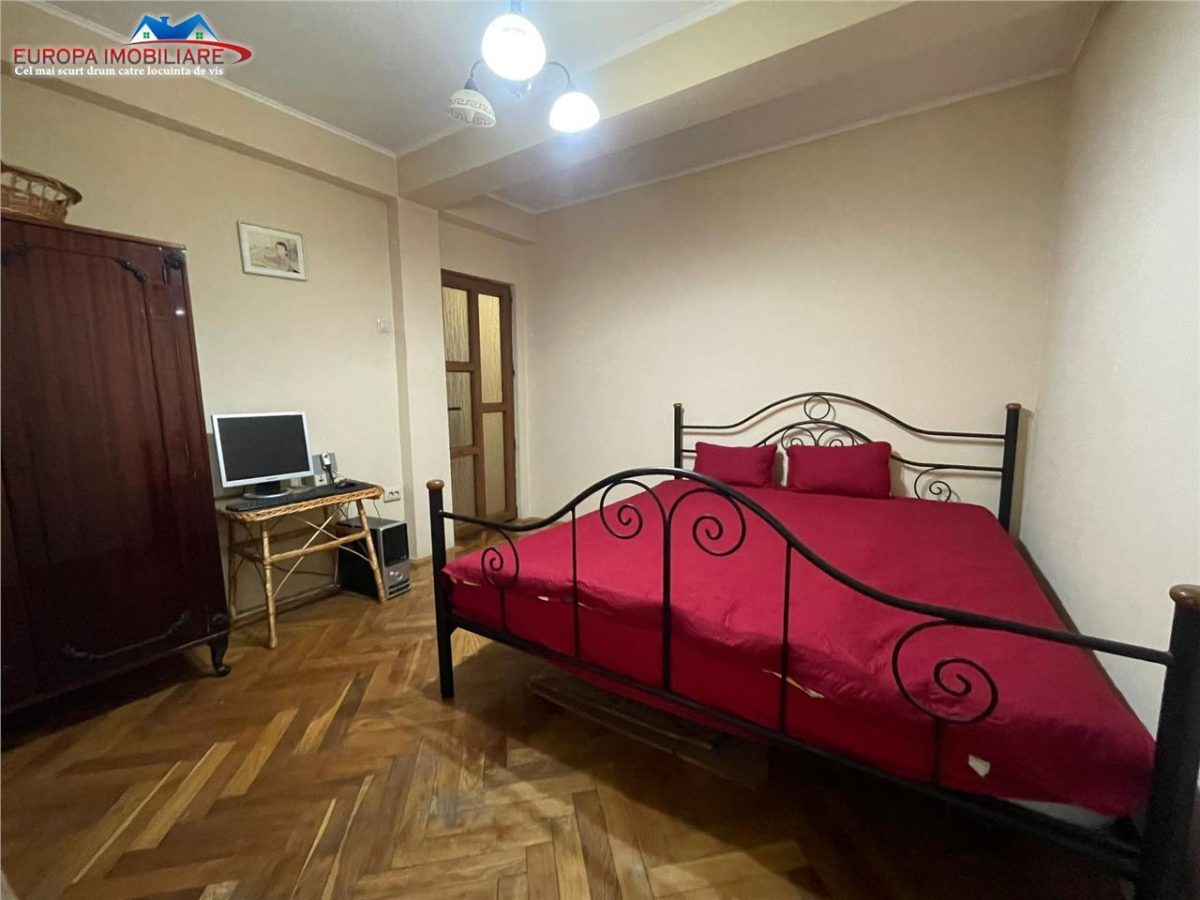 Apartament 3 camere de vanzare zona ultracentrala Tulcea - foto 4