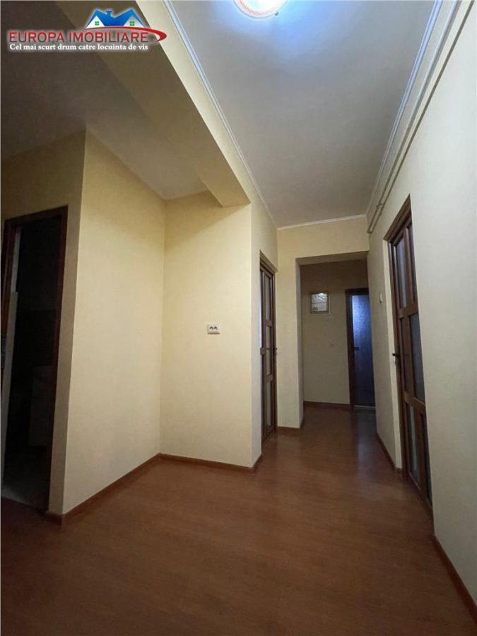 Apartament 3 camere de vanzare zona ultracentrala Tulcea - foto 8