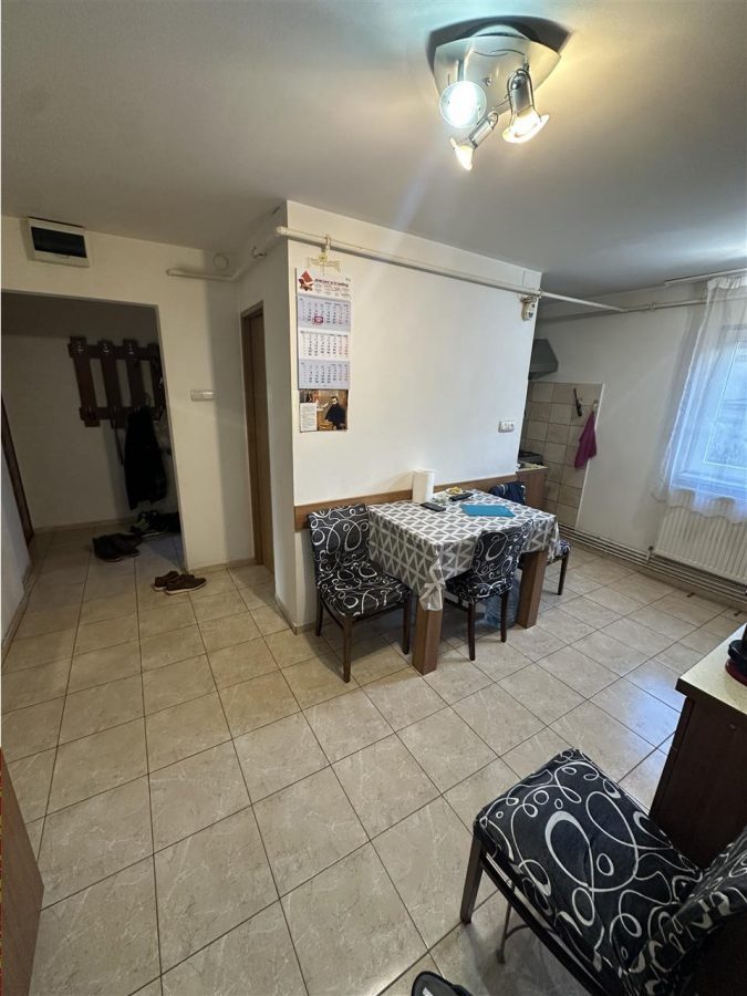 Etaj 2 cu 2 bai, mobilat si utilat - 