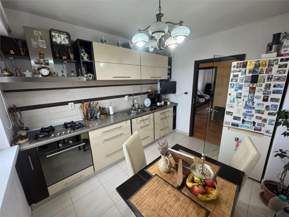 SIMION BARNUTIU | 3 CAM | DECOMANDAT | 2 BAI | SPATIOS| - 