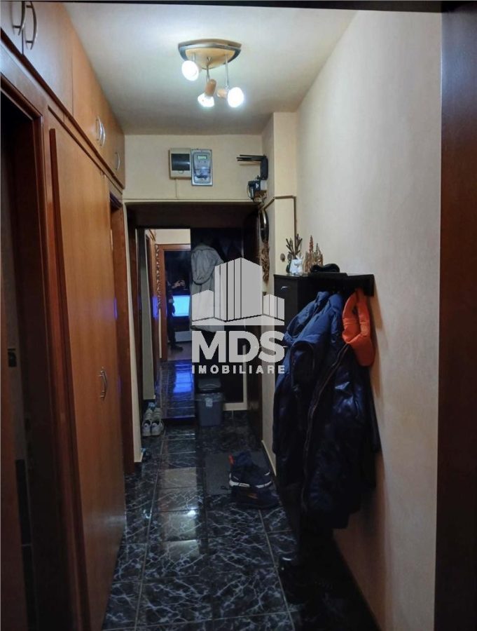 3 camere etaj 1 in piata Dacia - 