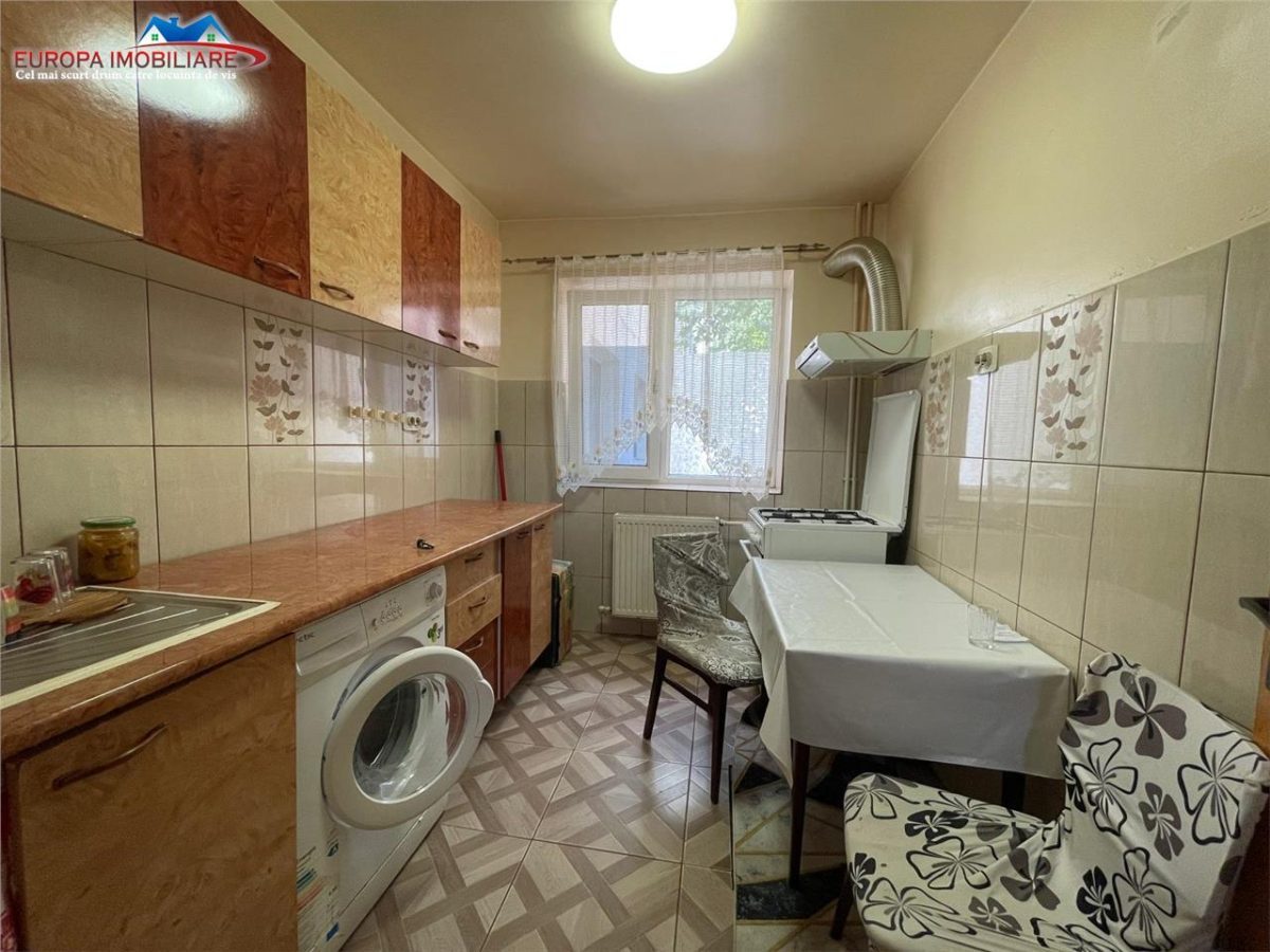Apartament cu 2 camere de vanzare zona 23 August Tulcea - foto 5